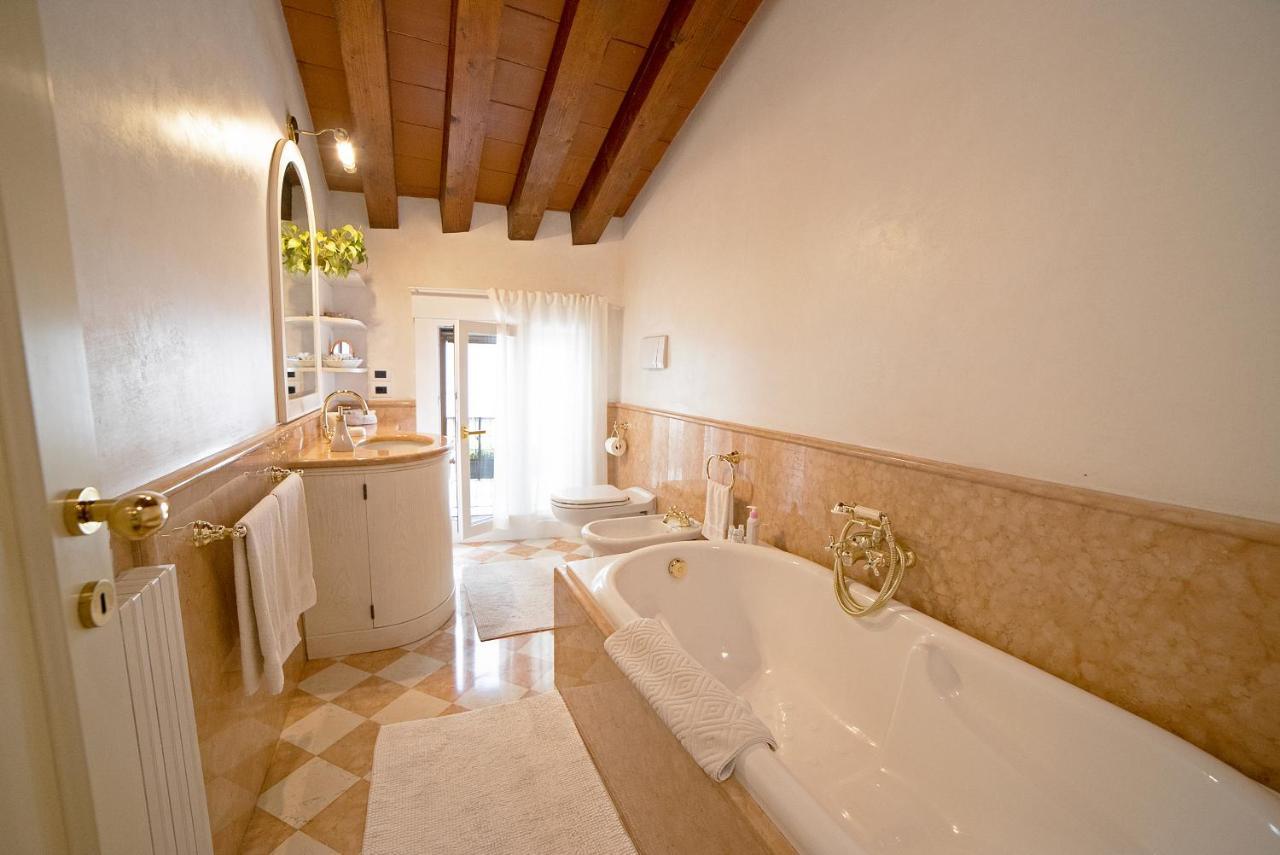 Mini Suite Deluxe Isola Di Mezzo Treviso Bagian luar foto